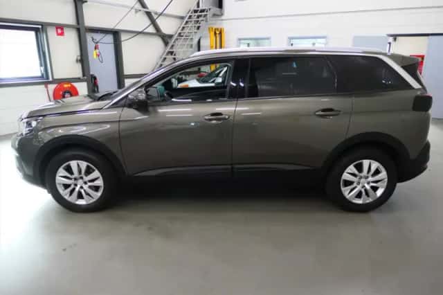 Peugeot 5008 (2017) thumbnail 6
