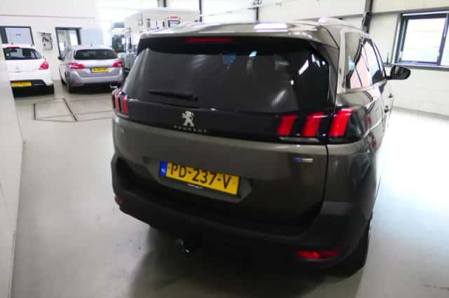 Peugeot 5008 (2017) thumbnail 5