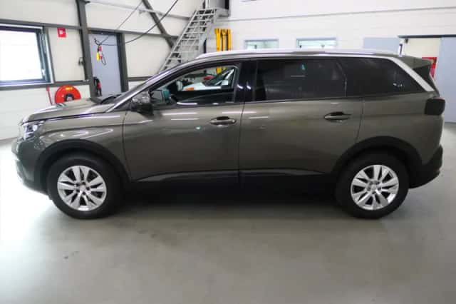 Peugeot 5008 (2017) thumbnail 6