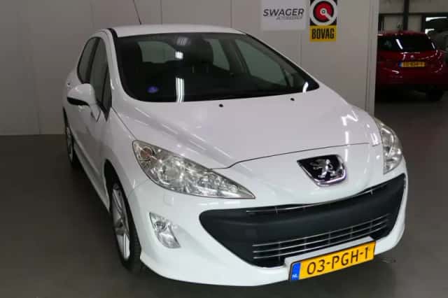 Peugeot 308 (2011) thumbnail 1