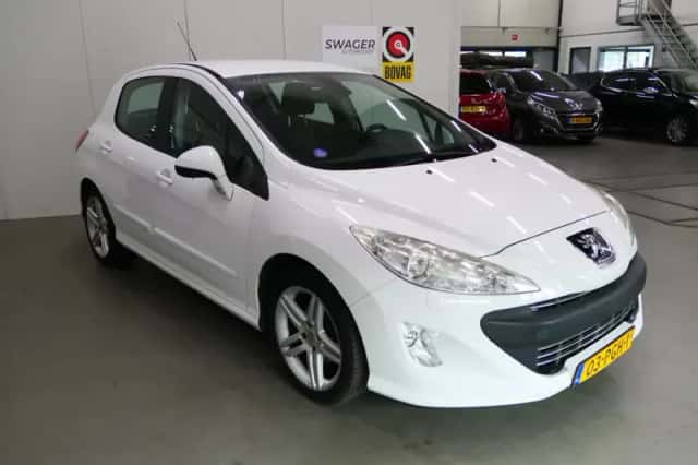 Peugeot 308 (2011) thumbnail 2