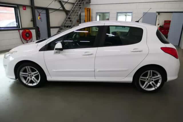 Peugeot 308 (2011) thumbnail 6
