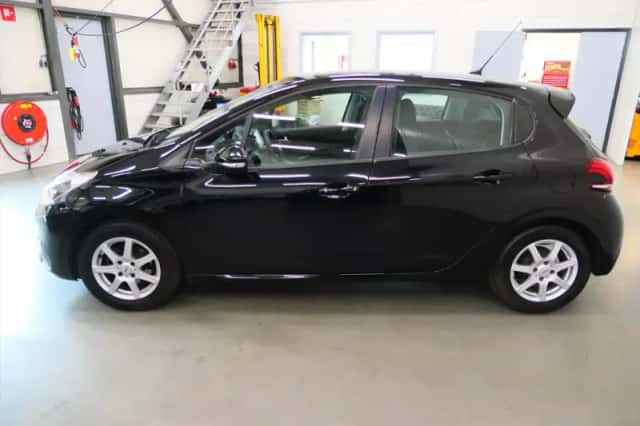 Peugeot 208 (2016) thumbnail 6