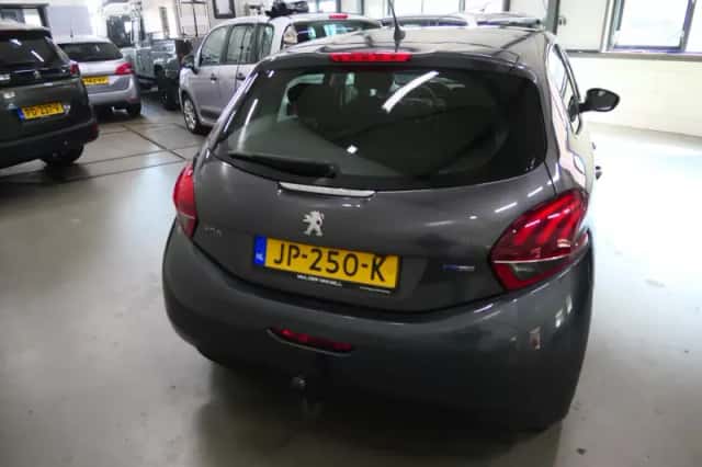 Peugeot 208 (2016) thumbnail 5