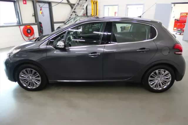Peugeot 208 (2016) thumbnail 6