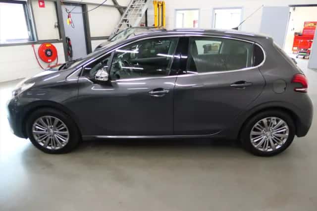 Peugeot 208 (2016) thumbnail 6