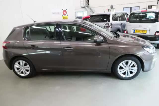 Peugeot 308 (2014) thumbnail 3