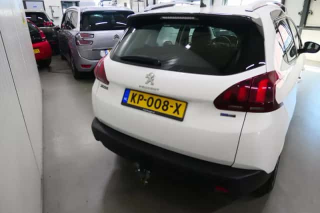 Peugeot 2008 (2016) thumbnail 6