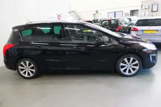 Peugeot 308 (2013) thumbnail 3
