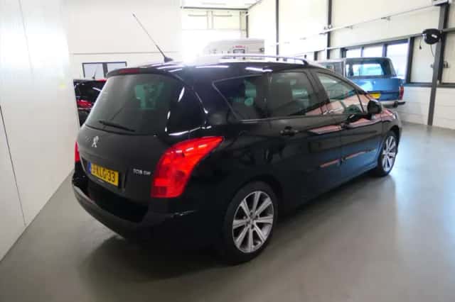 Peugeot 308 (2013) thumbnail 4
