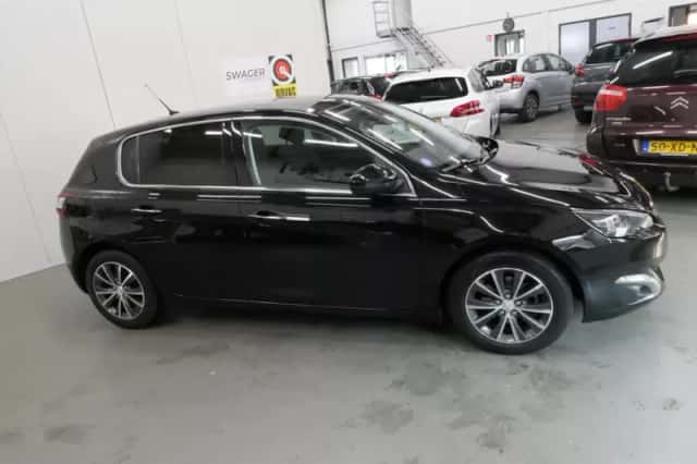 Peugeot 308 (2015) thumbnail 3