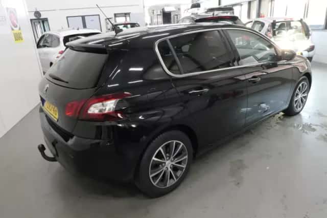 Peugeot 308 (2015) thumbnail 4