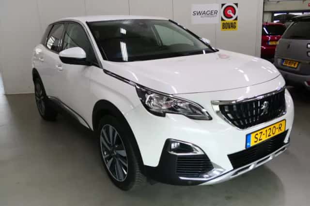 Peugeot 3008 (2018) thumbnail 2