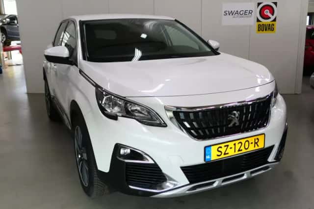 Peugeot 3008 (2018) thumbnail 1