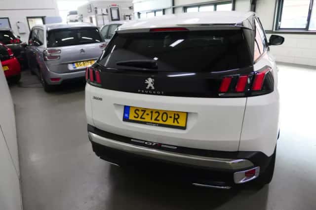 Peugeot 3008 (2018) thumbnail 6