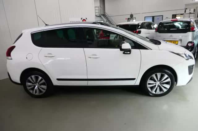Peugeot 3008 (2014) thumbnail 3