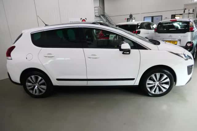 Peugeot 3008 (2014) thumbnail 3