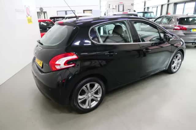 Peugeot 208 (2014) thumbnail 4