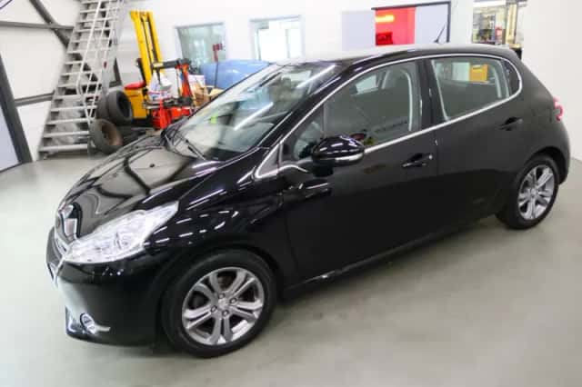 Peugeot 208 (2014) thumbnail 6