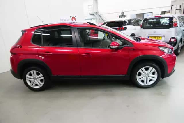 Peugeot 2008 (2019) thumbnail 3