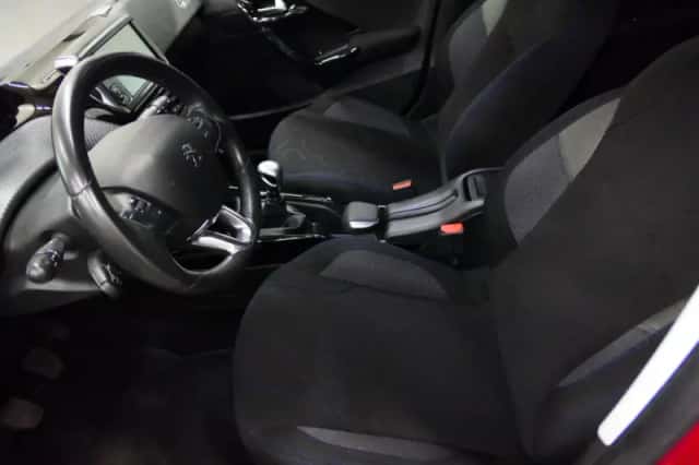Peugeot 2008 (2019) thumbnail 6