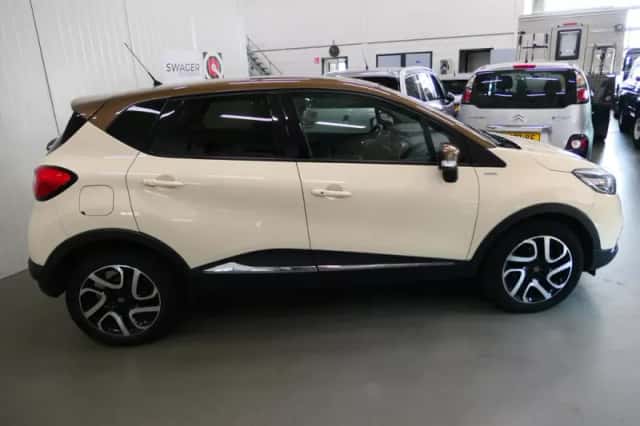 Renault Captur (2016) thumbnail 3