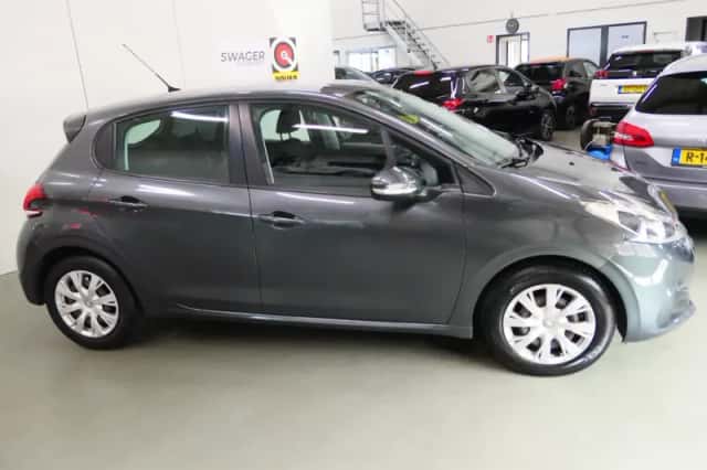 Peugeot 208 (2016) thumbnail 3