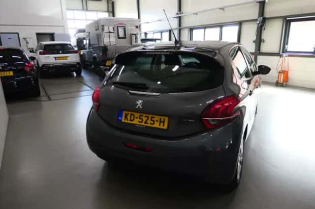 Peugeot 208 (2016) thumbnail 5