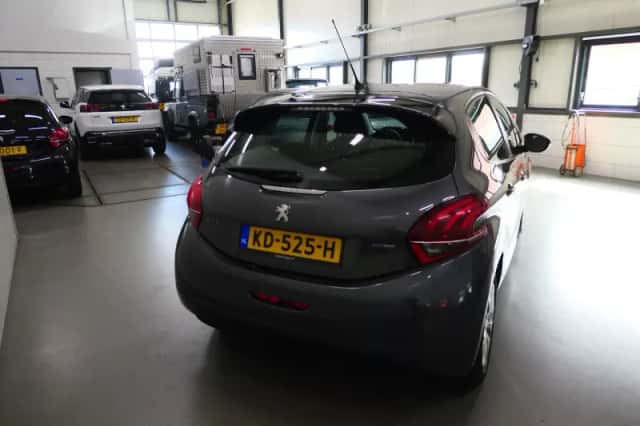 Peugeot 208 (2016) thumbnail 5