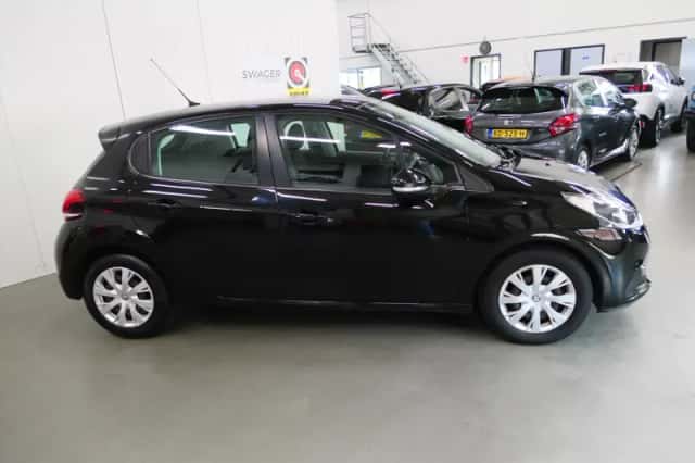 Peugeot 208 (2016) thumbnail 3