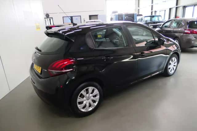 Peugeot 208 (2016) thumbnail 4