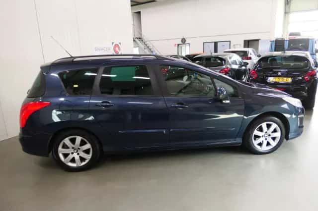 Peugeot 308 (2013) thumbnail 3