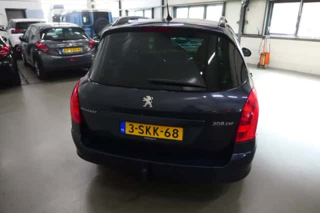 Peugeot 308 (2013) thumbnail 4