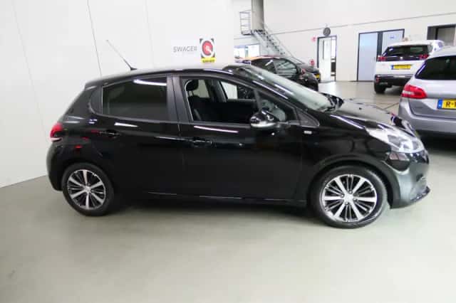 Peugeot 208 (2017) thumbnail 3