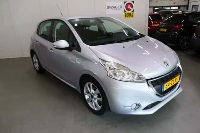 Peugeot 208 (2012) thumbnail 2