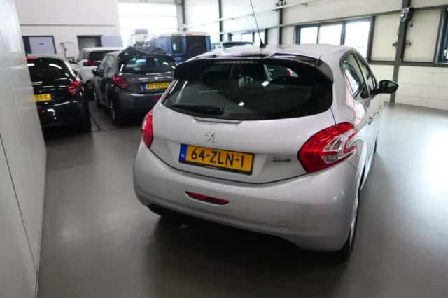 Peugeot 208 (2012) thumbnail 5