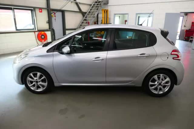 Peugeot 208 (2012) thumbnail 6