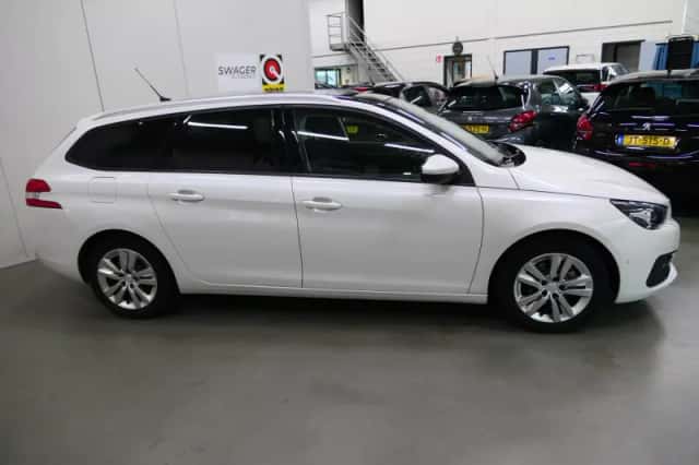 Peugeot 308 (2018) thumbnail 3