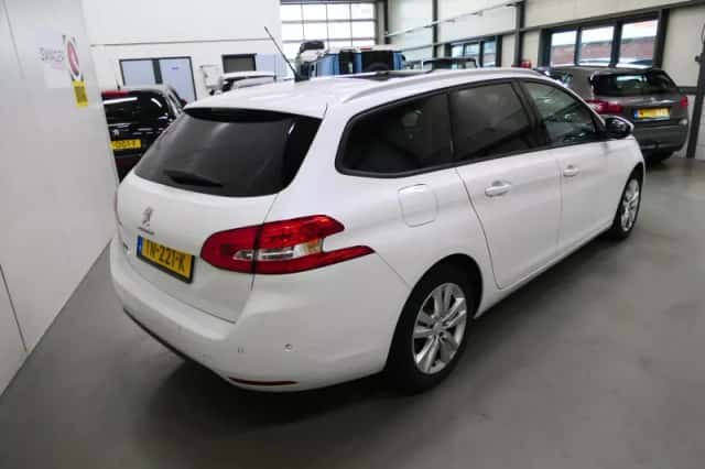 Peugeot 308 (2018) thumbnail 4