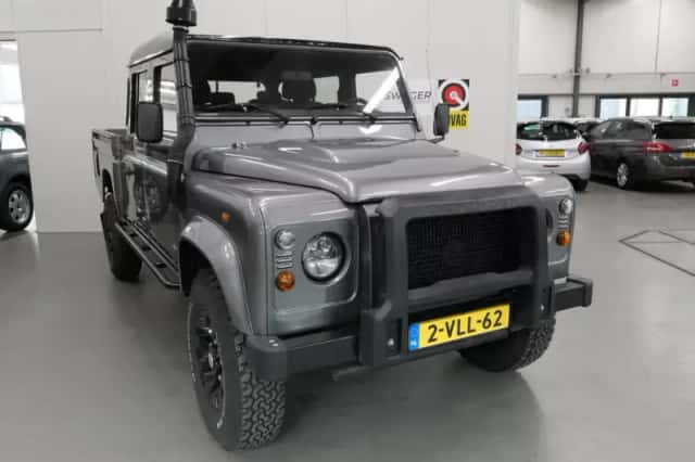 Land Rover Defender (2011) thumbnail 1