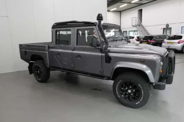 Land Rover Defender (2011) thumbnail 5
