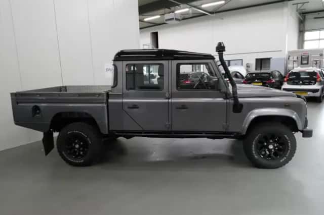 Land Rover Defender (2011) thumbnail 6