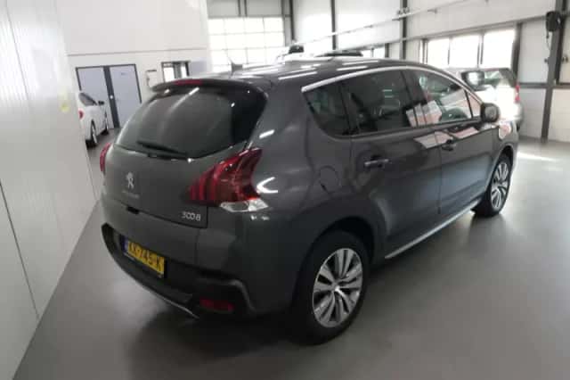Peugeot 3008 (2016) thumbnail 4