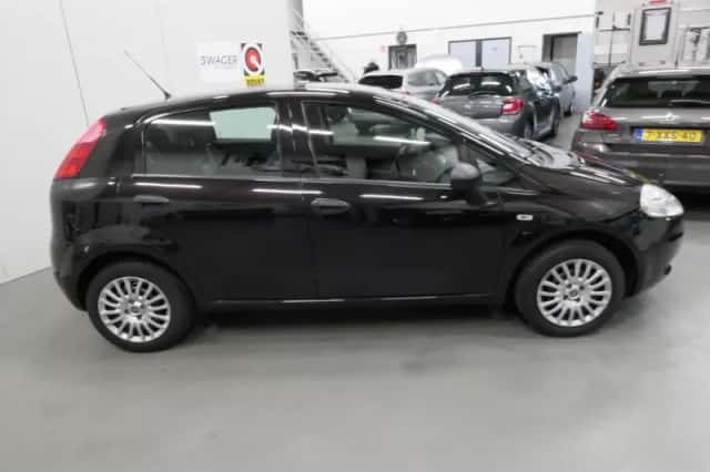Fiat Punto (2013) thumbnail 3