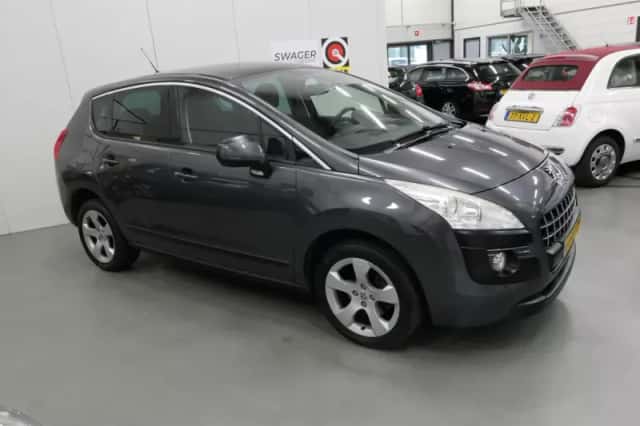 Peugeot 3008 (2010) thumbnail 2
