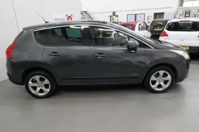 Peugeot 3008 (2010) thumbnail 3