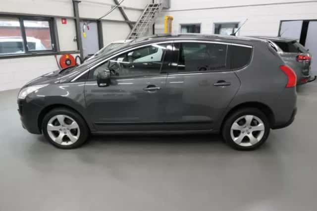 Peugeot 3008 (2010) thumbnail 6