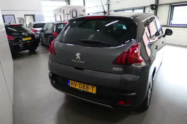 Peugeot 3008 (2016) thumbnail 5
