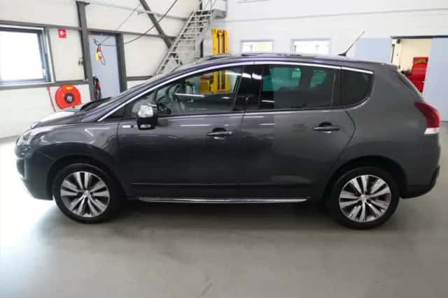 Peugeot 3008 (2016) thumbnail 6