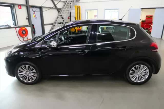 Peugeot 208 (2016) thumbnail 6